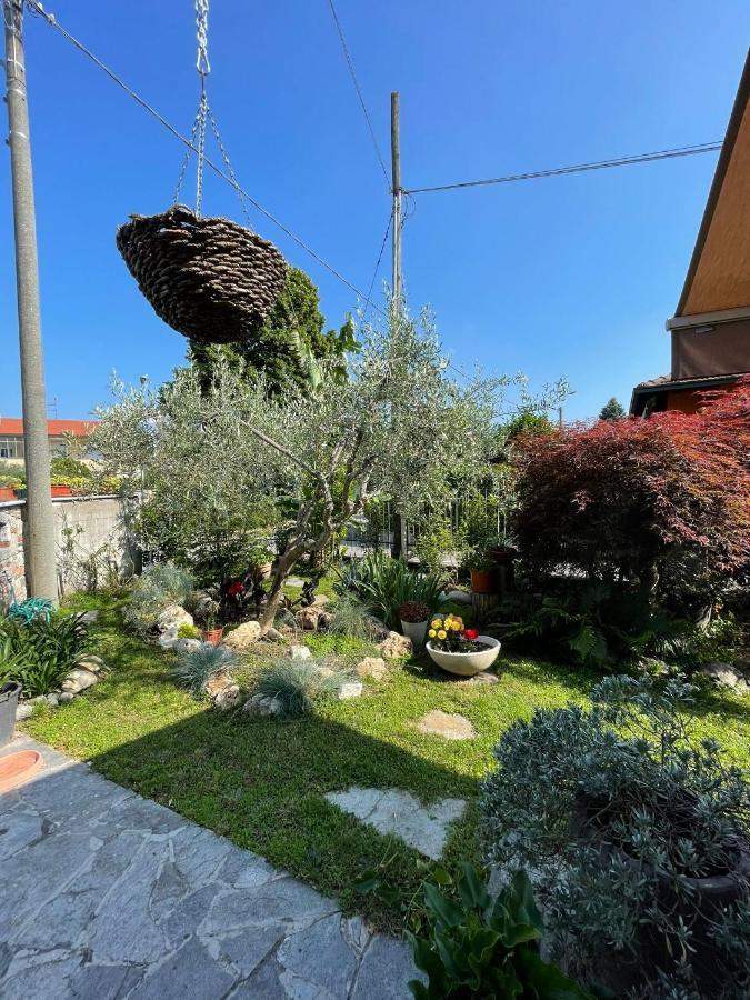 Casa Maria-Appartamento In Villa Ispra Esterno foto