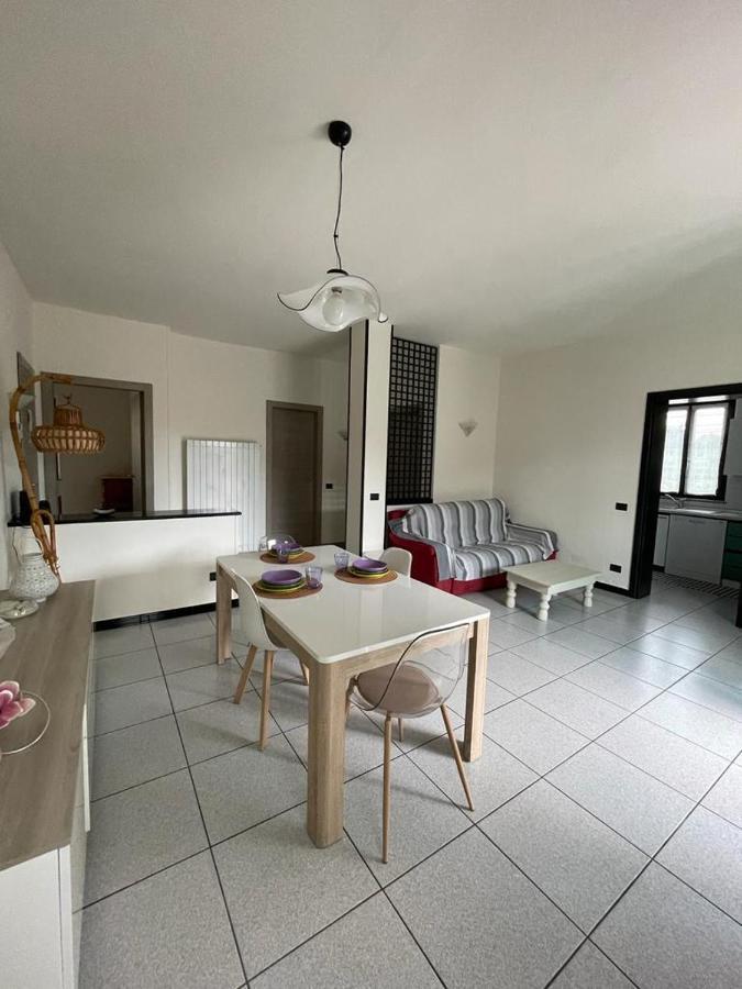 Casa Maria-Appartamento In Villa Ispra Esterno foto